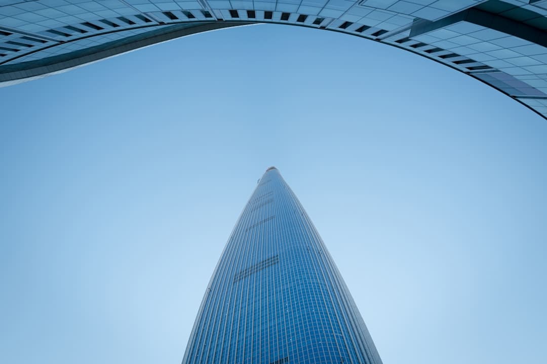 深市公司半年报全景扫描：营收超10万亿元 战新产业公司增势强劲